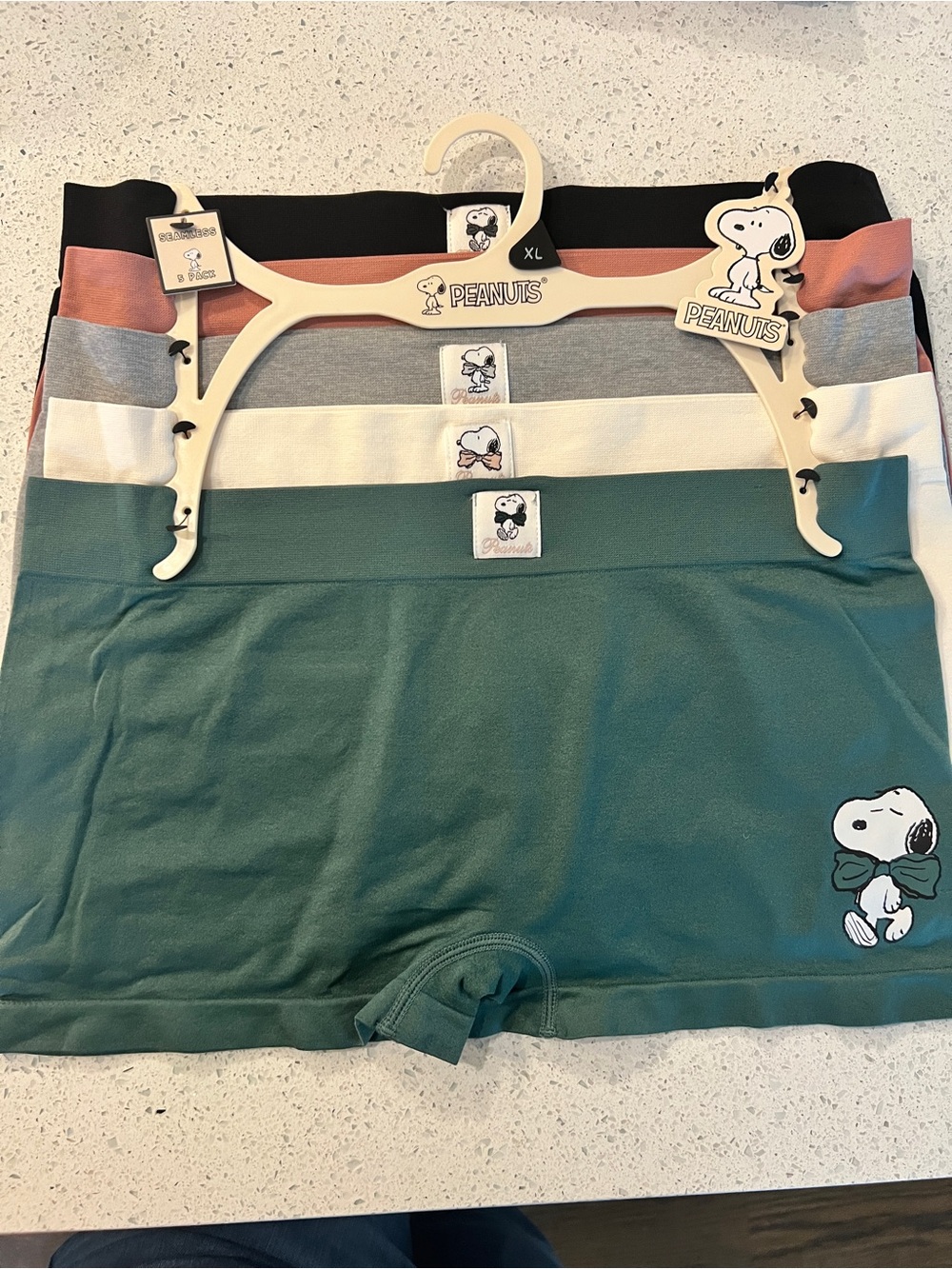Peanuts Snoopy 5-pack undies in XL
with bow tie snoopy
#peanuts #snoopy